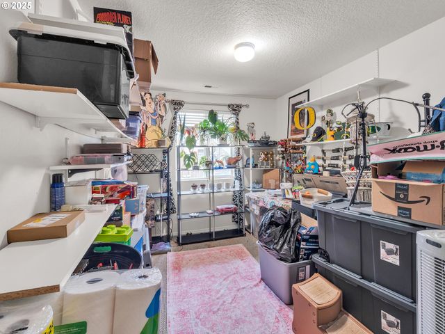 289 HARVARD Dr, Woodburn, OR 97071