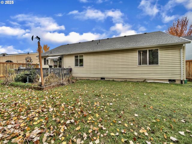 289 HARVARD Dr, Woodburn, OR 97071