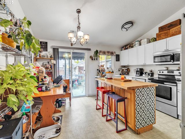 289 HARVARD Dr, Woodburn, OR 97071