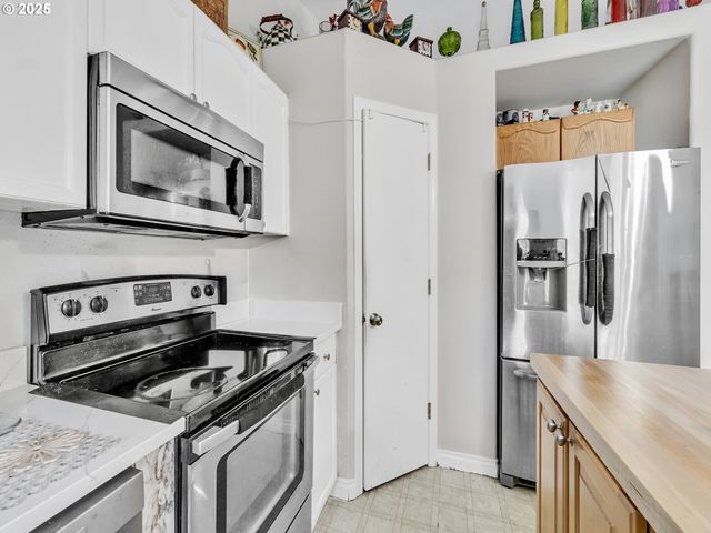 289 HARVARD Dr, Woodburn, OR 97071