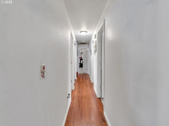 289 HARVARD Dr, Woodburn, OR 97071