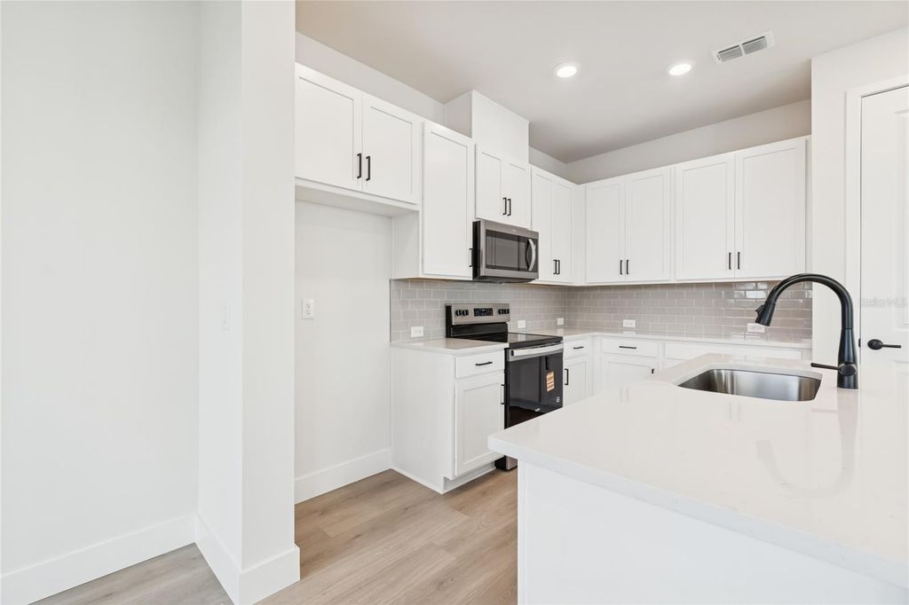 Image 11 of property listing at 11722 FULL MOON LOOP, Parrish, FL 34219