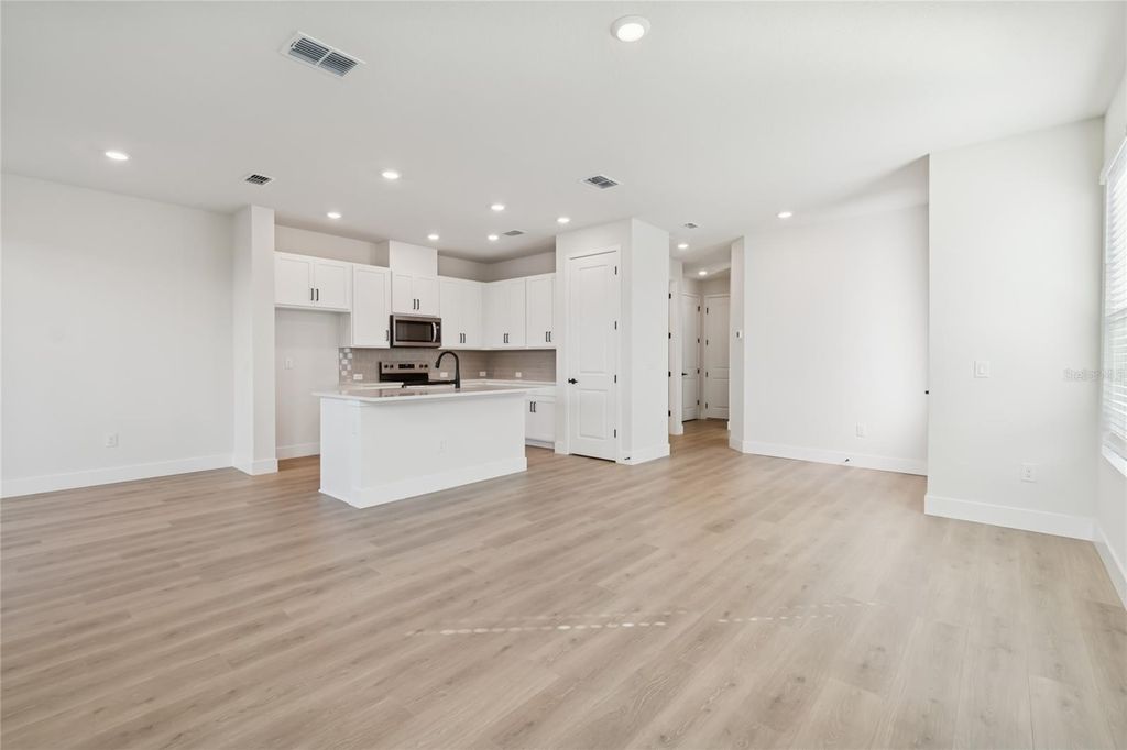 Image 13 of property listing at 11722 FULL MOON LOOP, Parrish, FL 34219