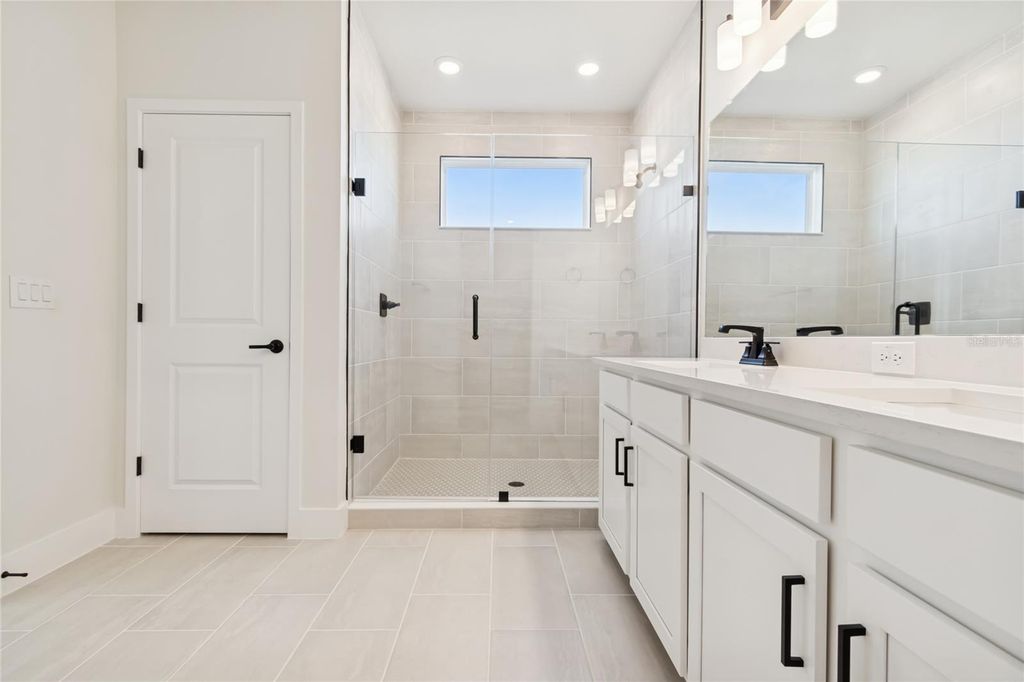 Image 24 of property listing at 11722 FULL MOON LOOP, Parrish, FL 34219