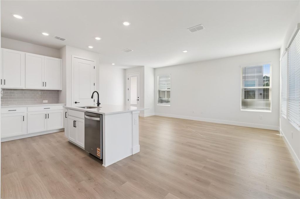 Image 9 of property listing at 11722 FULL MOON LOOP, Parrish, FL 34219