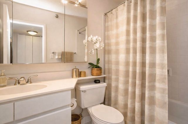 440 N WABASH Avenue 3703, Chicago, IL 60611