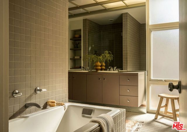 3640 Multiview Drive, Los Angeles, CA 90068