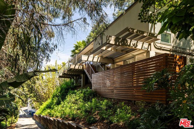 3640 Multiview Drive, Los Angeles, CA 90068