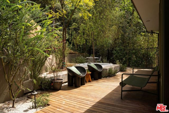 3640 Multiview Drive, Los Angeles, CA 90068