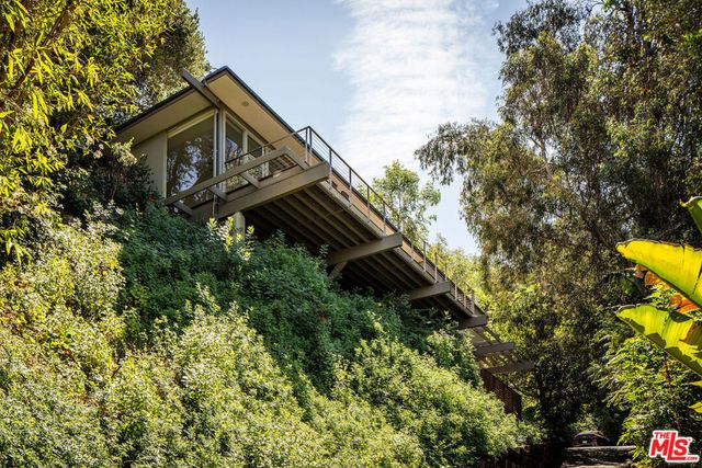 3640 Multiview Drive, Los Angeles, CA 90068