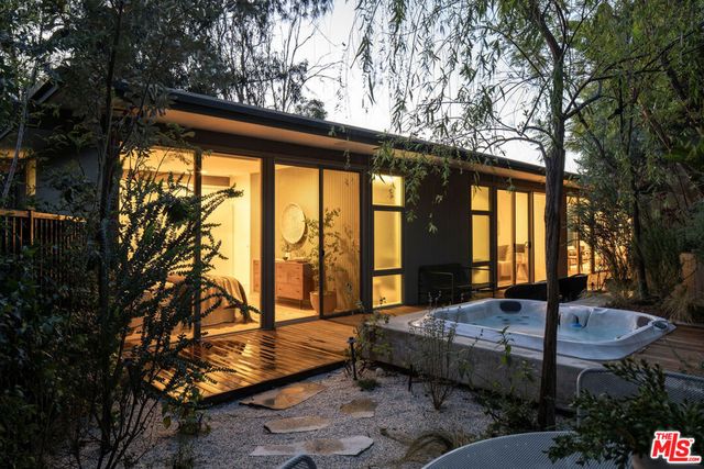 3640 Multiview Drive, Los Angeles, CA 90068