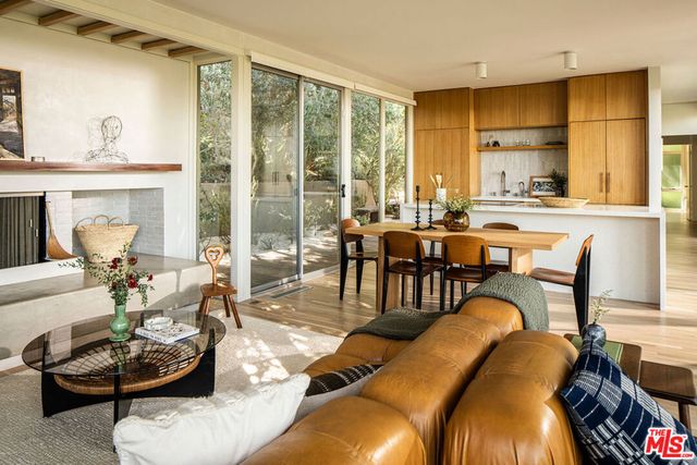 3640 Multiview Drive, Los Angeles, CA 90068