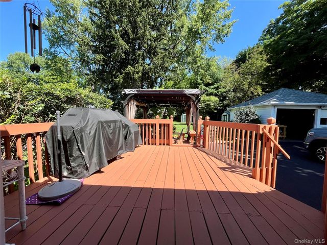 11 Rose Place, Central Valley, NY 10917