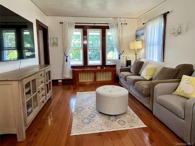 11 Rose Place, Central Valley, NY 10917