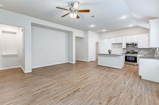 8443 Red Shiner Way, Fulshear, TX 77441