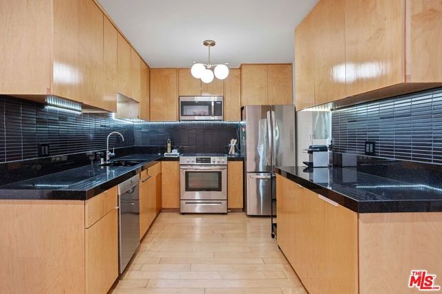 705 Westmount Drive 209, West Hollywood, CA 90069