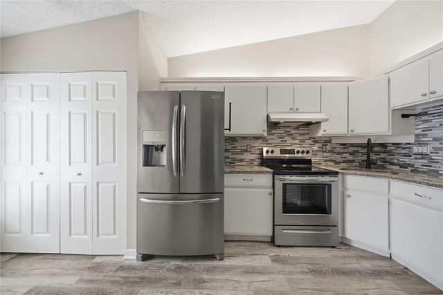 3135 CHARTER CLUB DRIVE B, Tarpon Springs, FL 34688