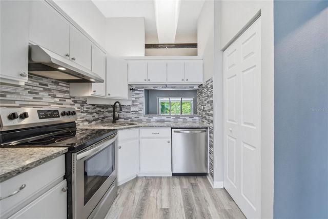 3135 CHARTER CLUB DRIVE B, Tarpon Springs, FL 34688