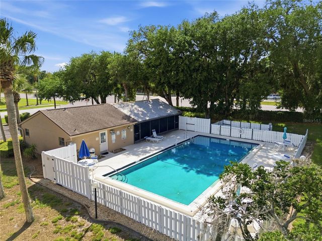 3135 CHARTER CLUB DRIVE B, Tarpon Springs, FL 34688