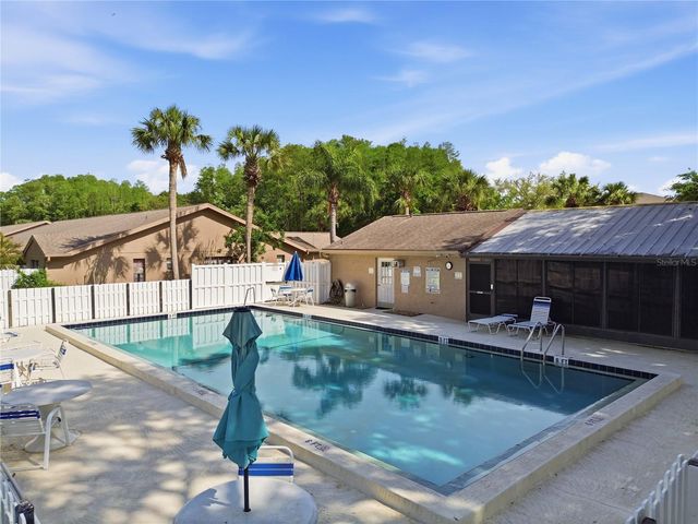3135 CHARTER CLUB DRIVE B, Tarpon Springs, FL 34688