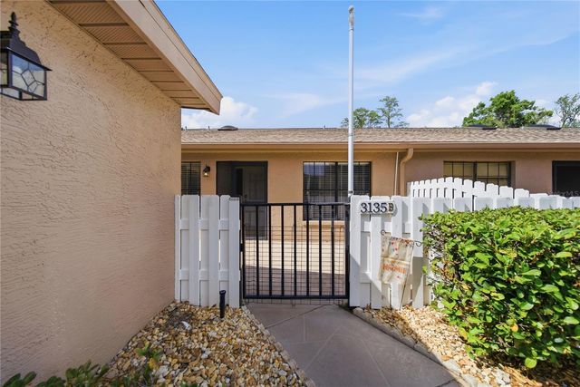 3135 CHARTER CLUB DRIVE B, Tarpon Springs, FL 34688