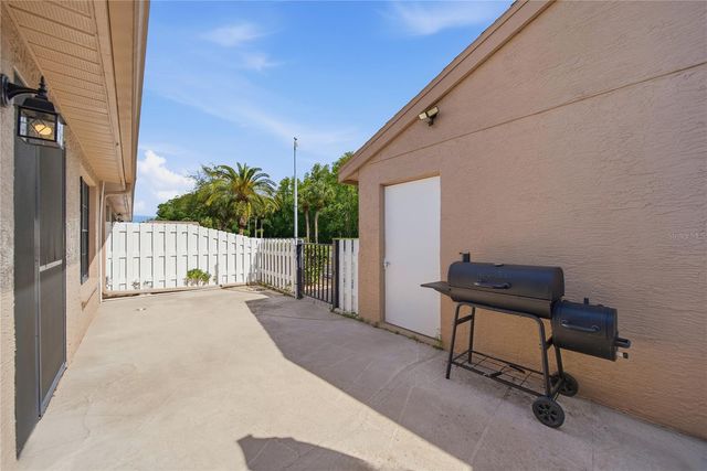3135 CHARTER CLUB DRIVE B, Tarpon Springs, FL 34688