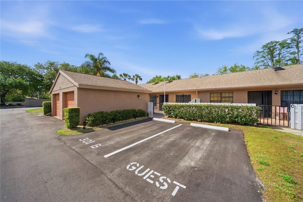 3135 CHARTER CLUB DRIVE B, Tarpon Springs, FL 34688