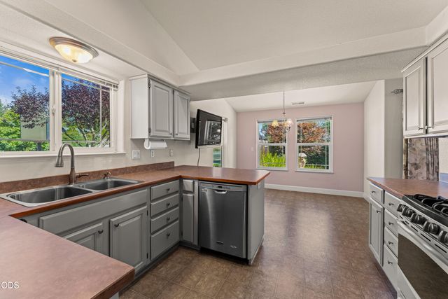 2690 SW Trinity Way, Grants Pass, OR 97527