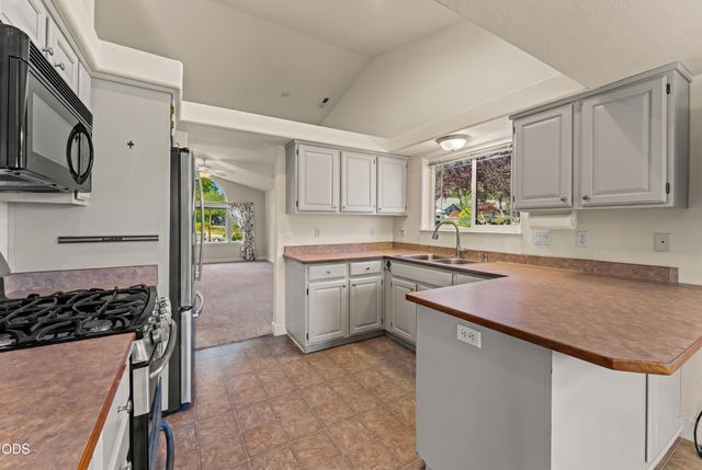 2690 SW Trinity Way, Grants Pass, OR 97527