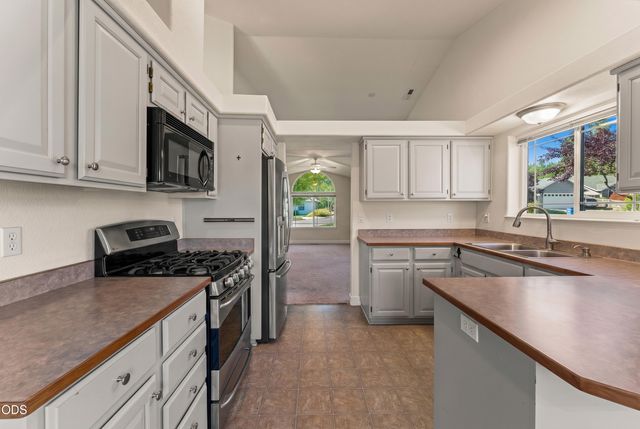 2690 SW Trinity Way, Grants Pass, OR 97527
