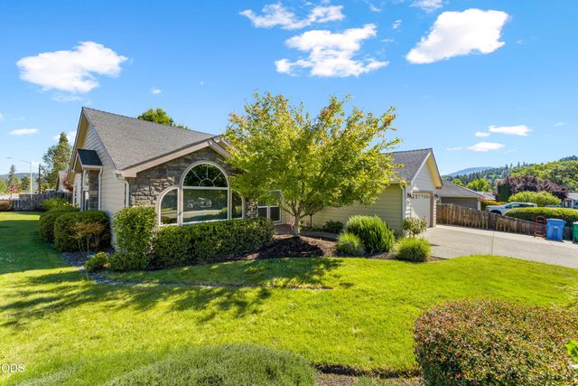 2690 SW Trinity Way, Grants Pass, OR 97527