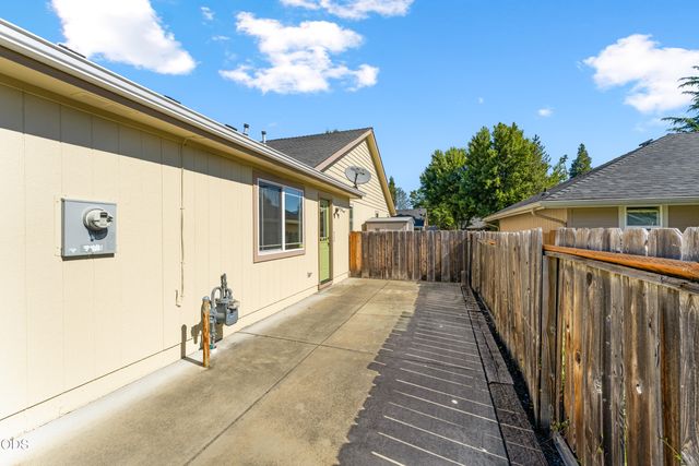 2690 SW Trinity Way, Grants Pass, OR 97527