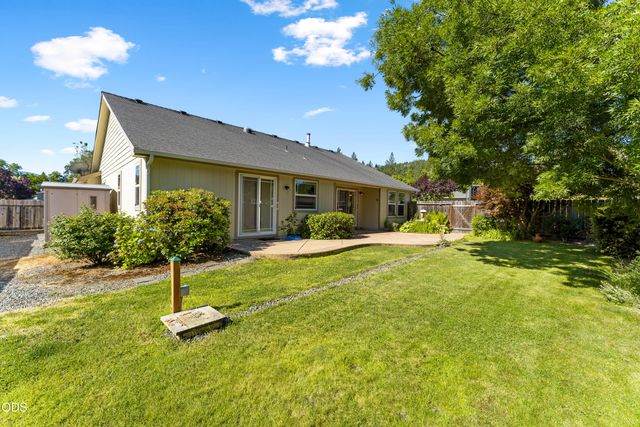 2690 SW Trinity Way, Grants Pass, OR 97527