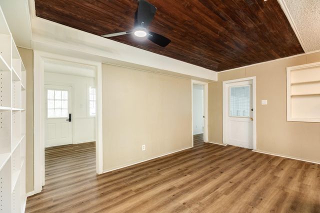 159 Oak Drive, Lake Jackson, TX 77566