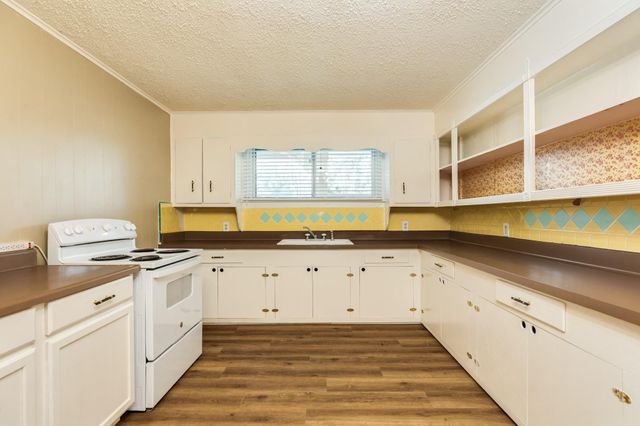 159 Oak Drive, Lake Jackson, TX 77566