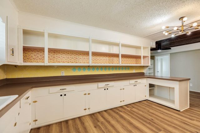 159 Oak Drive, Lake Jackson, TX 77566