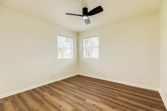 159 Oak Drive, Lake Jackson, TX 77566