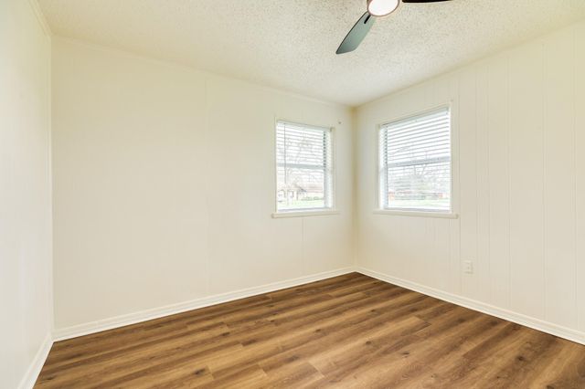 159 Oak Drive, Lake Jackson, TX 77566