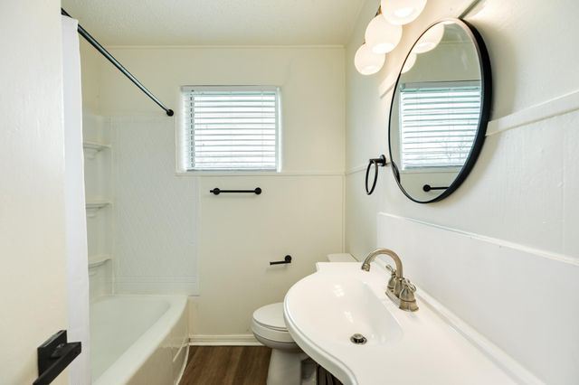 159 Oak Drive, Lake Jackson, TX 77566