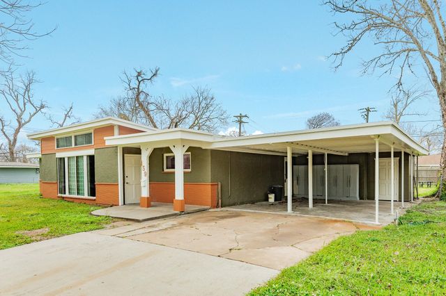 159 Oak Drive, Lake Jackson, TX 77566