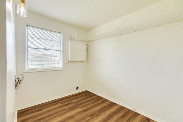 159 Oak Drive, Lake Jackson, TX 77566