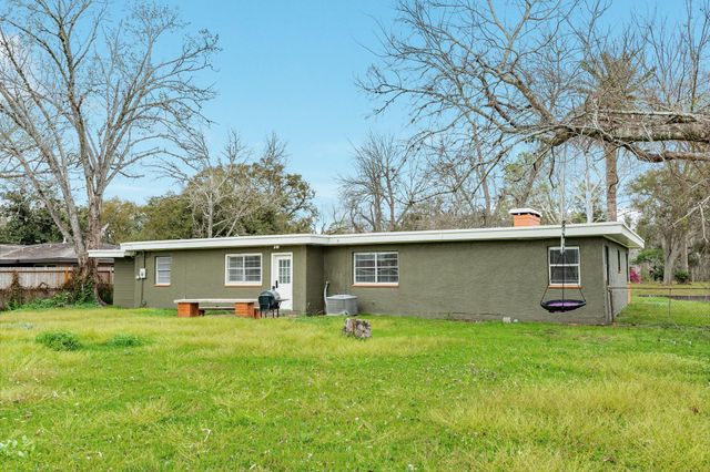 159 Oak Drive, Lake Jackson, TX 77566