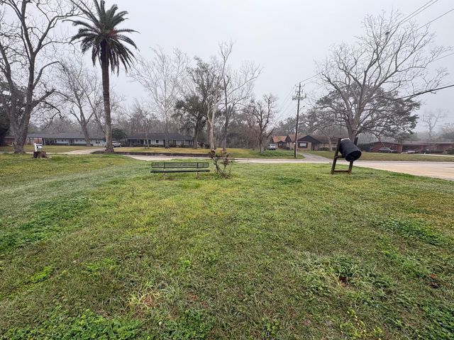 159 Oak Drive, Lake Jackson, TX 77566