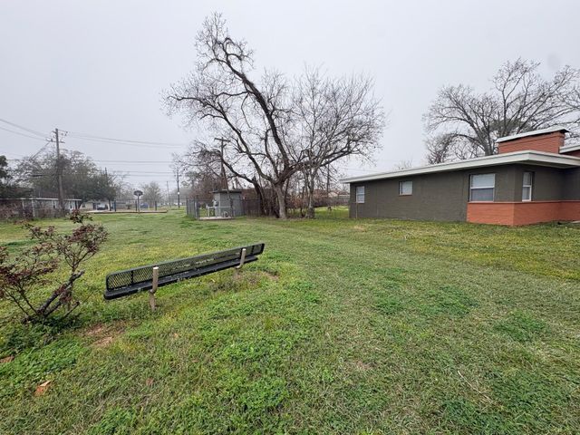 159 Oak Drive, Lake Jackson, TX 77566