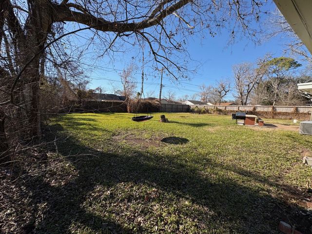 159 Oak Drive, Lake Jackson, TX 77566