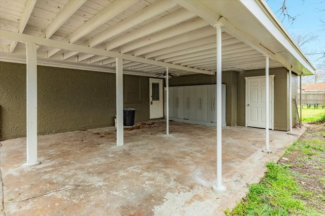 159 Oak Drive, Lake Jackson, TX 77566