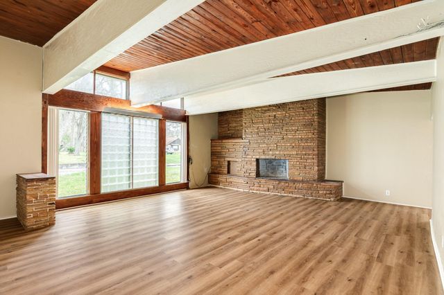 159 Oak Drive, Lake Jackson, TX 77566