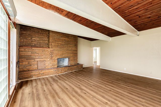 159 Oak Drive, Lake Jackson, TX 77566