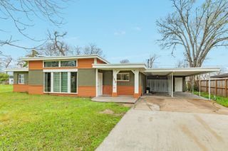 159 Oak Drive, Lake Jackson, TX 77566