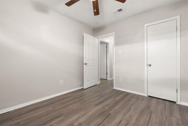 2714 5th Avenue N, Texas City, TX 77590